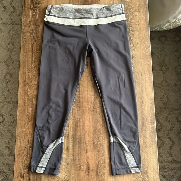 Lululemon Run: Inspire Crop II Grey White 6 - Picture 2 of 7